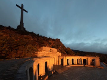 Ισπανία: Η σημερινή εκταφή της σορού του Φρανθίσκο Φράνκο από το Μνημείο στην Κοιλάδα των Πεσόντων καταργεί ένα από τα τελευταία σύμβολα της δικτατορίας