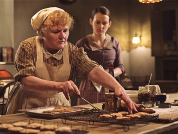 Βιβλίο με τις 100 πιο δημοφιλείς συνταγές της σειράς “Downton Abbey”