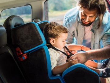 Πιο υπεύθυνοι οι οδηγοί όταν έχουν τα παιδιά στο αυτοκίνητο, σύμφωνα με έρευνα