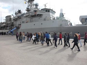 Περισσότεροι από 1.500 μαθητές βρέθηκαν στο Ναύσταθμο Σαλαμίνας με την ευκαιρία της Ημέρας Ανοικτής Ναυτικής Βάσης
