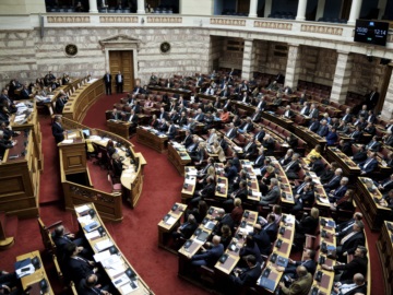 Με συντριπτική πλειοψηφία 288 υπέρ έναντι 7 κατά υπερψηφίστηκε το νομοσχέδιο για τη ψήφο των Ελλήνων του εξωτερικού. Τι προβλέπουν οι νέες ρυθμίσεις
