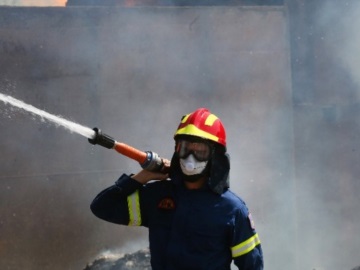 Νεκρός άνδρας εντοπίστηκε κατά την διάρκεια κατάσβεσης πυρκαγιάς σε τροχόσπιτο στο Κορωπί