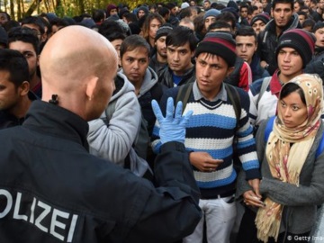 Γερμανία: Διχασμένοι οι πολίτες σε ό,τι αφορά τον αριθμό των προσφύγων που δέχεται η χώρα τους, σύμφωνα με δημοσκόπηση του ARD