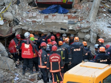 Τουρκία: Στους 39 οι νεκροί από τον σεισμό, ενώ τα σωστικά συνεργεία αναζητούν δύο εγκλωβισμένους στα ερείπια κτιρίου