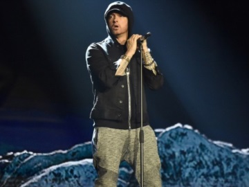 Το τραγούδι &quot;Godzilla&quot; του Eminem κατέρριψε ένα σπουδαίο παγκόσμιο ρεκόρ