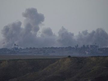 Χωρίς τέλος οι βομβαρδισμοί στη Λωρίδα της Γάζας - Πένθιμα Χριστούγεννα στη Βηθλεέμ