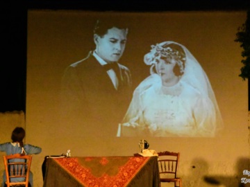 Αίγινα: Με την παράσταση &quot;Τα τετράδια της Ανζέλ Κουρτιάν&quot; συνεχίζεται σήμερα το 13ο Φεστιβάλ Θεάτρου.