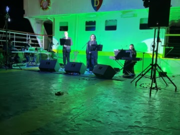 Γαλατάς: Εξαιρετική βυζαντινή μουσική παράσταση στο κατάστρωμα του ΝΙΚΟΛΑΚΗΣ Δ 