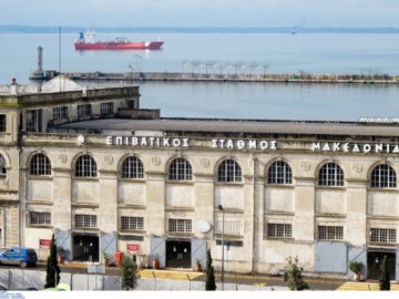 Σε αυτεπάγγελτη διαθεσιμότητα, με απόφαση του αρχηγού του ΛΣ, ο λιμενάρχης Θεσσαλονίκης, για την υπόθεση διαφθοράς στο λιμάνι της πόλης - Σε καθεστώς αργίας για την ίδια υπόθεση έξι πλοηγοί