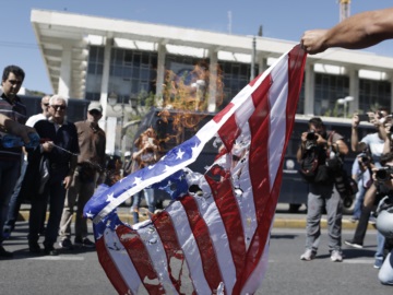 Συγκέντρωση διαμαρτυρίας ενάντια στην ανανέωση της ελληνοαμερικανικής συνεργασίας