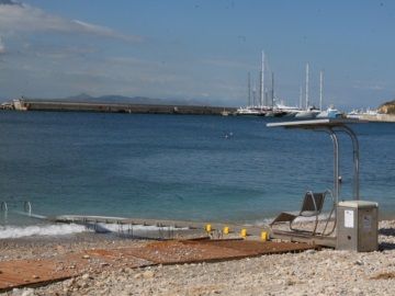«Seatrac» στην παραλία Βοτσαλάκια - Σύστημα πρόσβασης για τα άτομα με αναπηρία από τον Δήμο Πειραιά