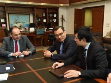 Συνάντηση Γιάννη Πλακιωτάκη με τον νέο Πρόεδρο του ΟΛΠ-Cosco YU Zenggang