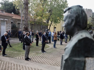 Πολυτεχνείο: Εκδήλωση του ΣΥΡΙΖΑ στο Πάρκο Ελευθερίας  - 50 άτομα με αποστάσεις 