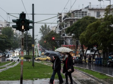 Καιρός: Βροχές στην Αττική από το μεσημέρι - Η πρόβλεψη για όλη τη χώρα