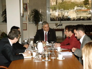 Συνάντηση του Περιφερειάρχη Αττικής Γ. Πατούλη με τον Δήμαρχο Κερατσινίου-Δραπετσώνας Χ. Βρεττάκο