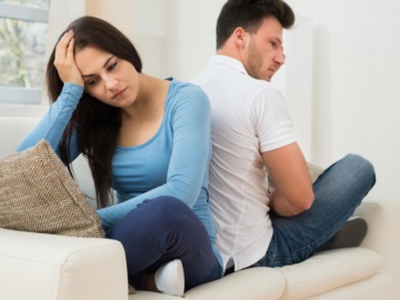 Τι προβλήματα προκαλεί η καραντίνα στα ζευγάρια - Ποιες σχέσεις κλυδωνίζονται