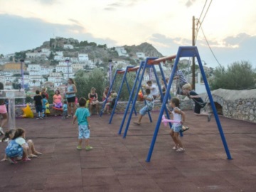 Από σήμερα επαναλειτουργεί η παιδική χαρά του Δήμου Ύδρας