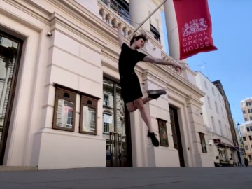 Το Royal Ballet χορεύει στο άδειο Λονδίνο το νέο τραγούδι των Rolling Stones για την ενίσχυση των καλλιτεχνών της Μεγάλης Βρετανίας 