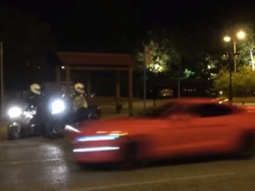 Βίντεο-ντοκουμέντο: Αστυνομικοί καταδιώκουν «πειραγμένα» αυτοκίνητα στην Παραλιακή 