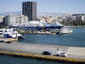 Λιμάνι Πειραιά: 36χρονη έπεσε στη θάλασσα - Την έσωσε υπάλληλος security