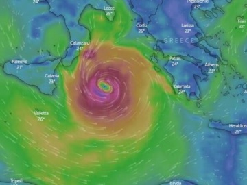 «Ιανός»: Έρχονται καταιγίδες με ανέμους 10 μποφόρ - Δείτε live την πορεία του Μεσογειακού κυκλώνα 