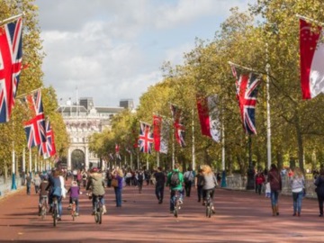 Οι Βρετανοί πήραν τα ποδήλατα για να αποφύγουν τις συγκοινωνίες εν μέσω πανδημίας