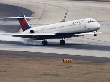 ΗΠΑ: Αεροσκάφος με 21 επιβαίνοντες κατέπεσε στο Τέξας - Όλοι οι επιβαίνοντες σώθηκαν
