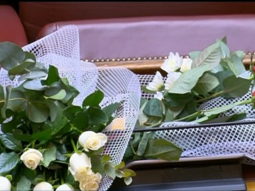 Φώφη Γεννηματά – Λουλούδια στο έδρανό της και ενός λεπτού σιγή στη Βουλή