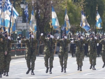 Στρατιωτική παρέλαση στη Θεσσαλονίκη ενώπιον της Προέδρου της Δημοκρατίας