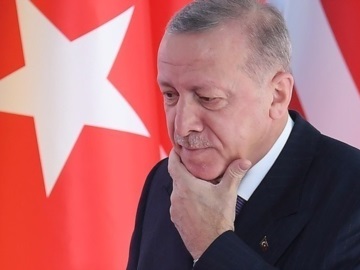 Δικαστικές διώξεις κατά 30 χρηστών που δημοσίευσαν «ψευδή και αβάσιμα» μηνύματα για την υγεία του Ερντογάν