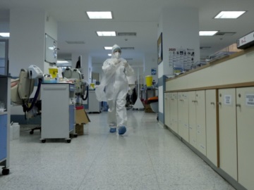  Κρήτη – Στο νοσοκομείο κοριτσάκι δύο ετών με κοροναϊό – Θετική και η ανεμβολίαστη μητέρα του