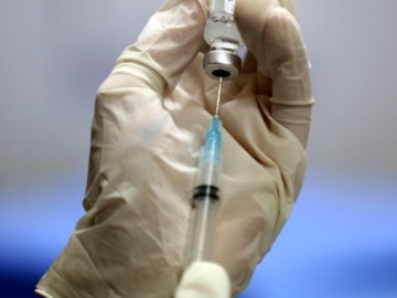 Το Ισραήλ ξεκινά τον εμβολιασμό των μικρών παιδιών, καθώς τα κρούσματα αυξάνονται