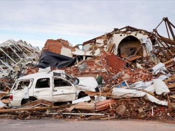 Φονική κακοκαιρία στις ΗΠΑ: Εικόνες βιβλικής καταστροφής στο Κεντάκι