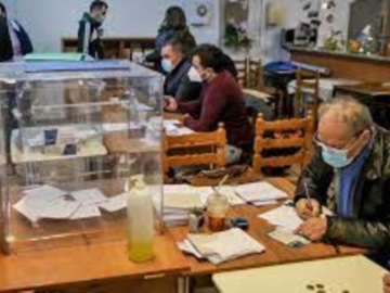 Εκλογές ΚΙΝΑΛ: Ξεπέρασαν τους 100.000 οι ψηφοφόροι έως τις 12 το μεσημέρι