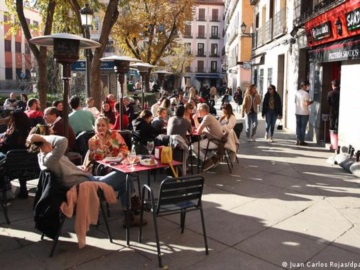 Ισπανία: Επιστροφή στην “χαλαρότητα” με το 90% των πολιτών εμβολιασμένους