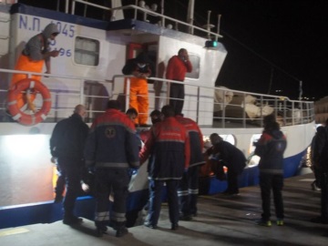 Τραγωδία στο ναυάγιο με μετανάστες στην Πάρο: 16 οι νεκροί – Ανάμεσά τους βρέφος και πατέρας με κόρη