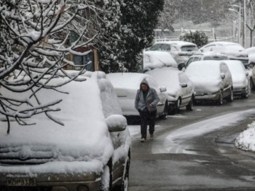 Έκτακτο δελτίο καιρού: Η κακοκαιρία Μήδεια φέρνει χιόνια, ανέμους και παγετό - «Βουτιά» στη θερμοκρασία