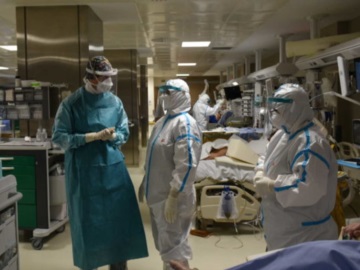 Κορωνοϊός: Στο «κόκκινο» τα νοσοκομεία: Μόνο χθες είχαμε 513 εισαγωγές - Έρχεται επιστράτευση ιδιωτών γιατρών