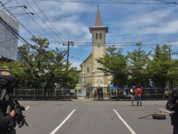 Ινδονησία: 14 τραυματίες σε βομβιστική επίθεση αυτοκτονίας έξω από καθολική εκκλησία