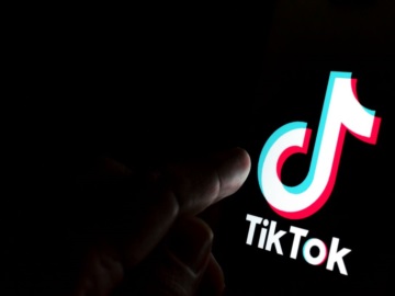 Καμπανάκι κινδύνου για το TikTok: «Αποτελεί πόλο έλξης για παιδόφιλους»