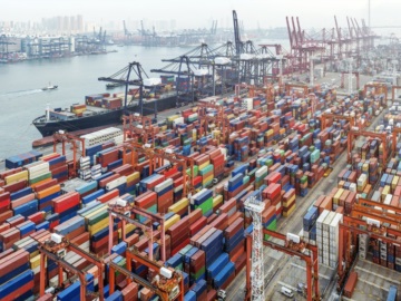 Συμφόρηση εμπορευματοκιβωτίων στα μεγαλύτερα λιμάνια του κόσμου