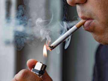Έρευνα: στο lockdown καπνίζουμε περισσότερο – Το κάπνισμα βλάπτει τις σχέσεις