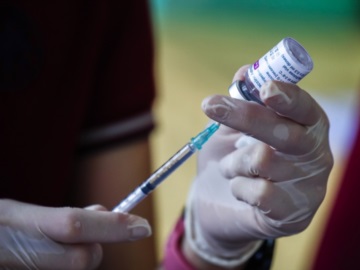 Μόσιαλος: Τι ισχύει για τους εμβολιασμούς σε όσους νόσησαν με κορονοϊό