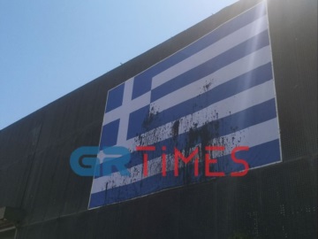 Θεσσαλονίκη: Βανδάλισαν για δεύτερη φορά την ελληνική σημαία στη ΔΕΘ