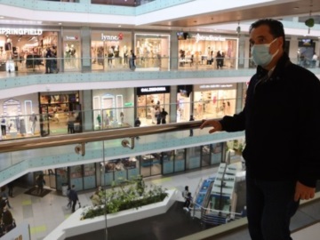 Γεωργιάδης κατά την επίσκεψή του σε εμπορικά κέντρα: Όλα κυλούν ομαλά