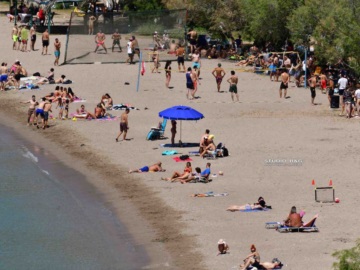 Καλοκαίρι θύμισαν οι εικόνες σε παραλία του Ναυπλίου 