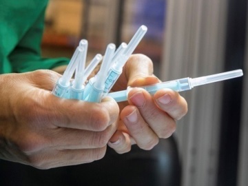 Ιταλία: 23χρονη έλαβε κατά λάθος έξι δόσεις του εμβολίου Pfizer – Τέθηκε υπό παρακολούθηση σε νοσοκομείο