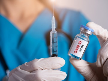 Υποχρεωτικός εμβολιασμός: Μετά την ΕΜΑΚ, θα πάρουν σειρά κι άλλοι εργαζόμενοι; 