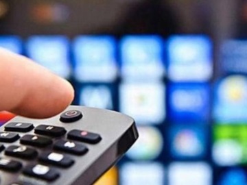 Βλέπετε πολλές ώρες τηλεόραση; Τι προβλήματα μπορεί να προκαλέσει η συχνή παρακολούθηση