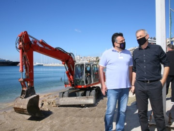 Δήμος Πειραιά: Εργασίες καθαρισμού σε Βοτσαλάκια και Φρεαττύδα